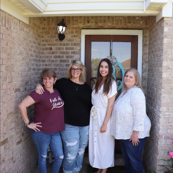 Meet your Posher, Heather - Picture 4 of 5